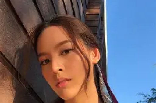 清纯女主播人设塌房酒后直播狂亲男嘉宾第二天哭着表示很后悔