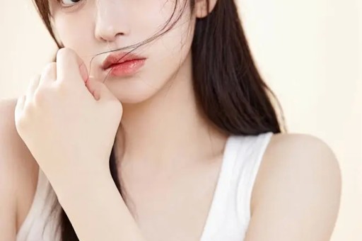 爆4条大瓜！湖南台女主持被曝背高仿、贾玲体重回弹、陈好疑怀四胎沈腾再遭百花冷遇