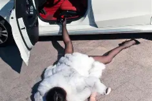 大瓜！曝某95后顶流女星自称是合作男演员的女友对方受不了死缠烂打拉黑了她